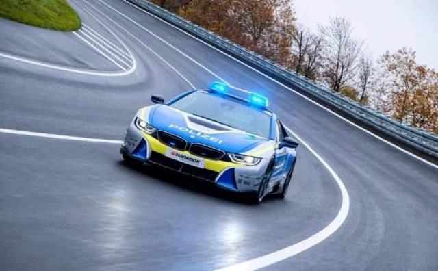 드 폴리 체 DE POLICE